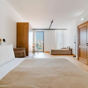 Ξενοδοχείο Glass House - Smart & Parking, Λέτσε